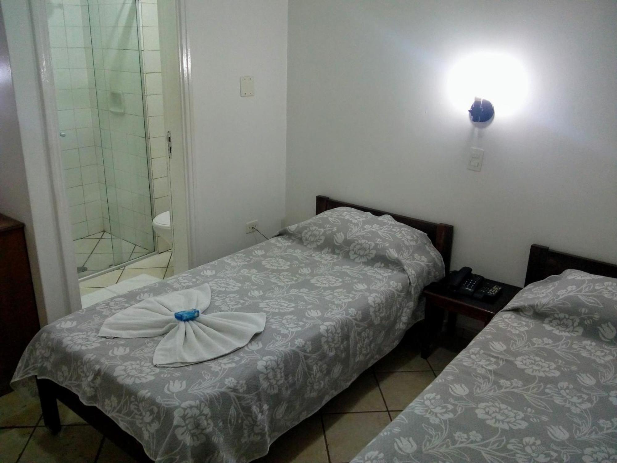 Colina Park Hotel ปีราซิกาบา ห้อง รูปภาพ