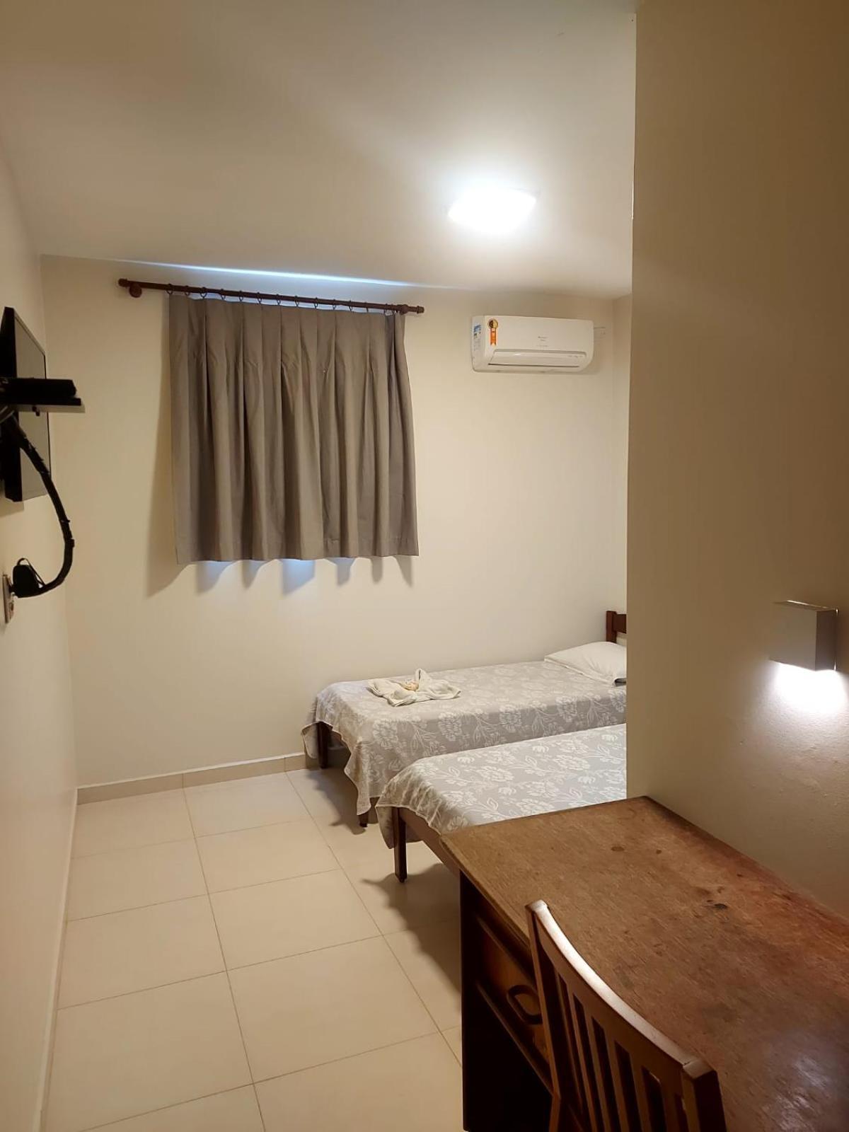 Colina Park Hotel ปีราซิกาบา ภายนอก รูปภาพ